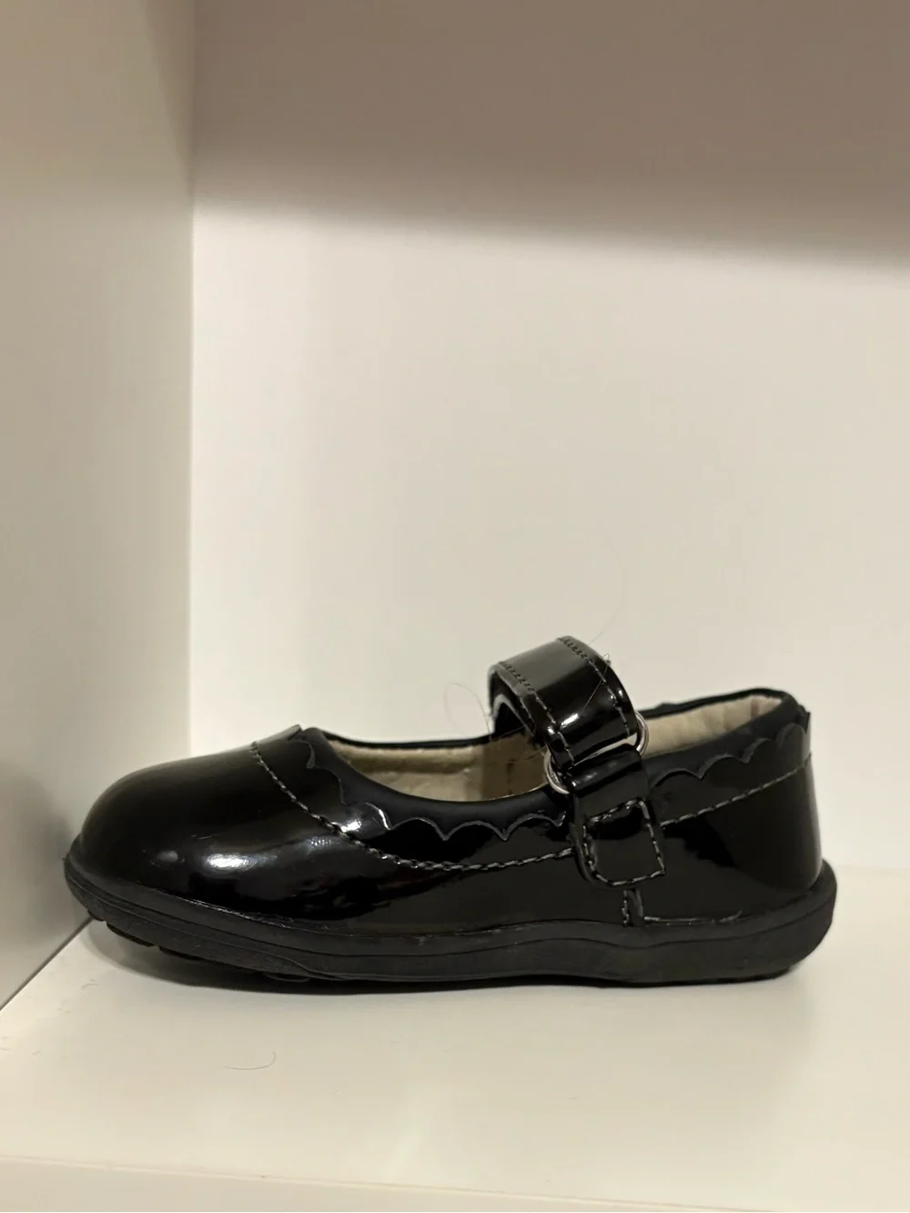 See Kai Run Jane II Girls Black Patent Mary Jane with Scalloped Trim